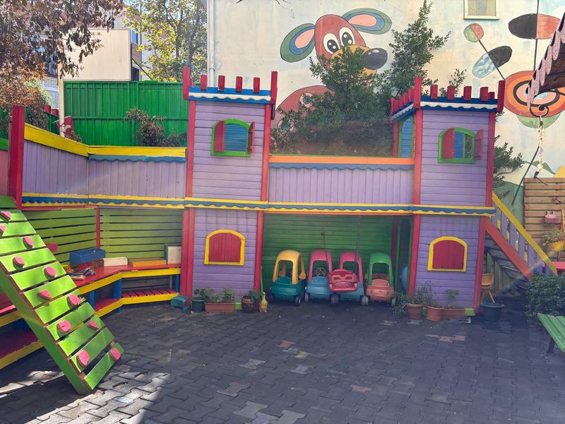 Bahçemizdeki renkli ahşap oyun kalemiz